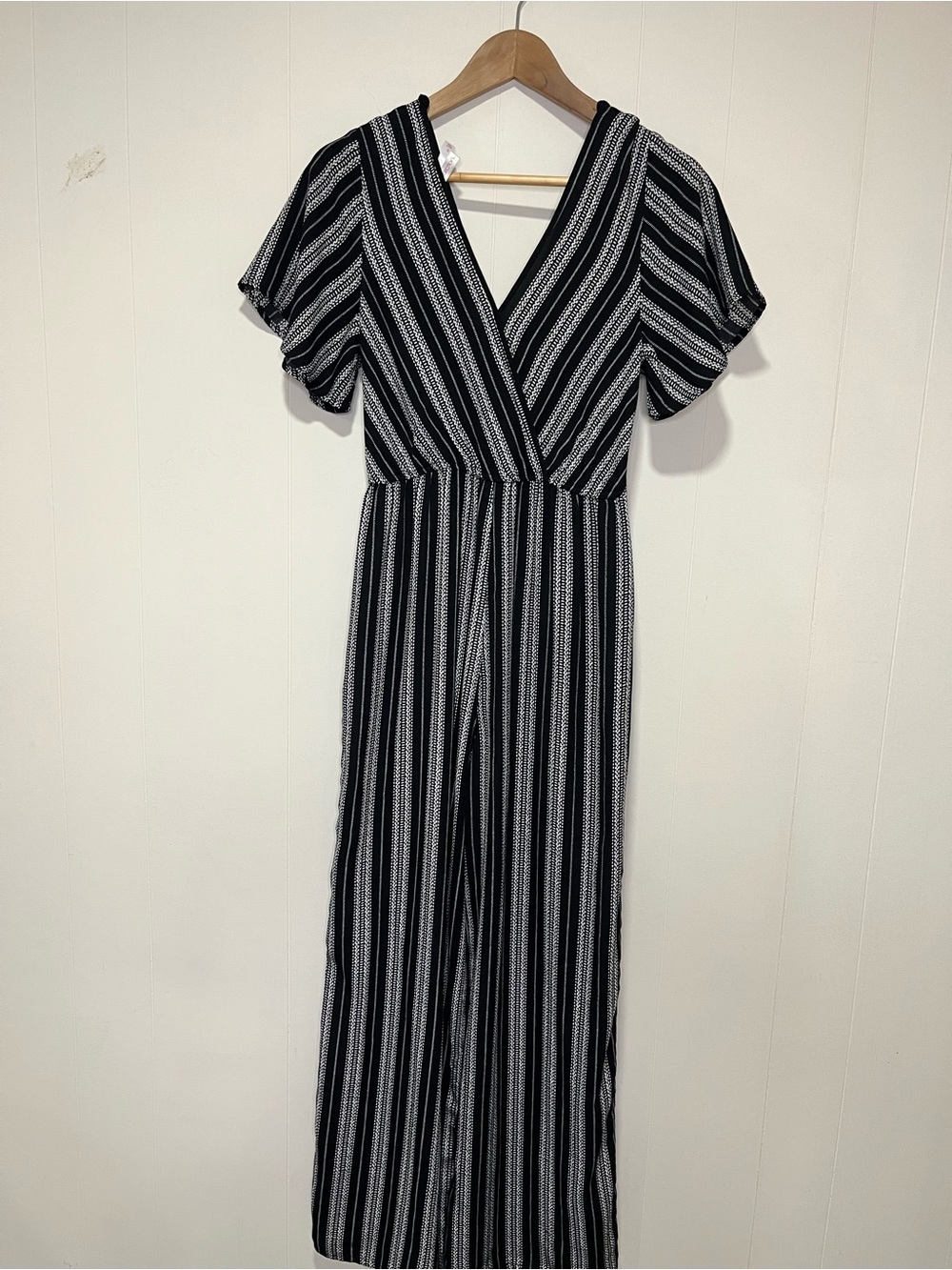 XHILARATION Black Striped Women Jumpsuit V neck Wide Leg Flowy Casual - Picture 4 of 6